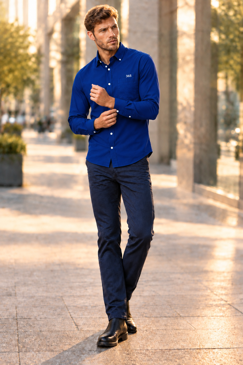 Camisa azul con pose nueva y el 365 visible