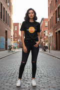Modelo femenino camiseta negra